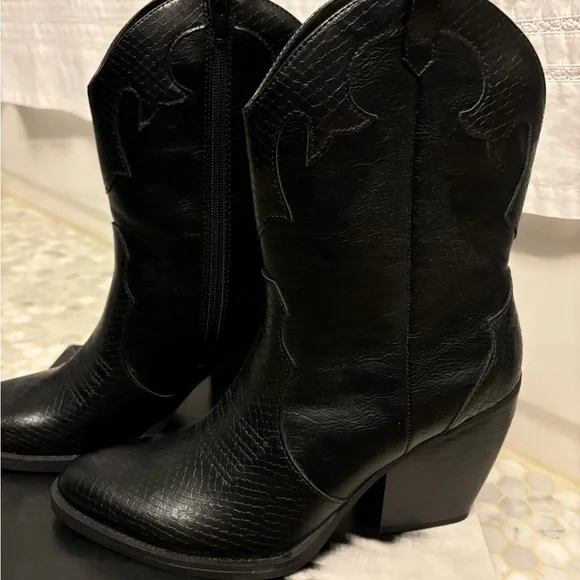 Mix #6 Western Boots - Picture 3 of 7